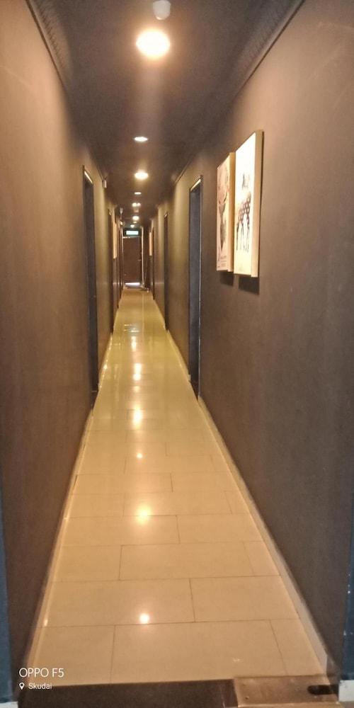T Hotel Johor Bahru Скудай Екстериор снимка