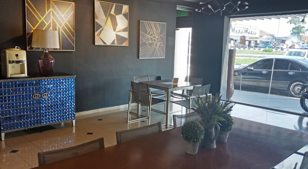 T Hotel Johor Bahru Скудай Екстериор снимка