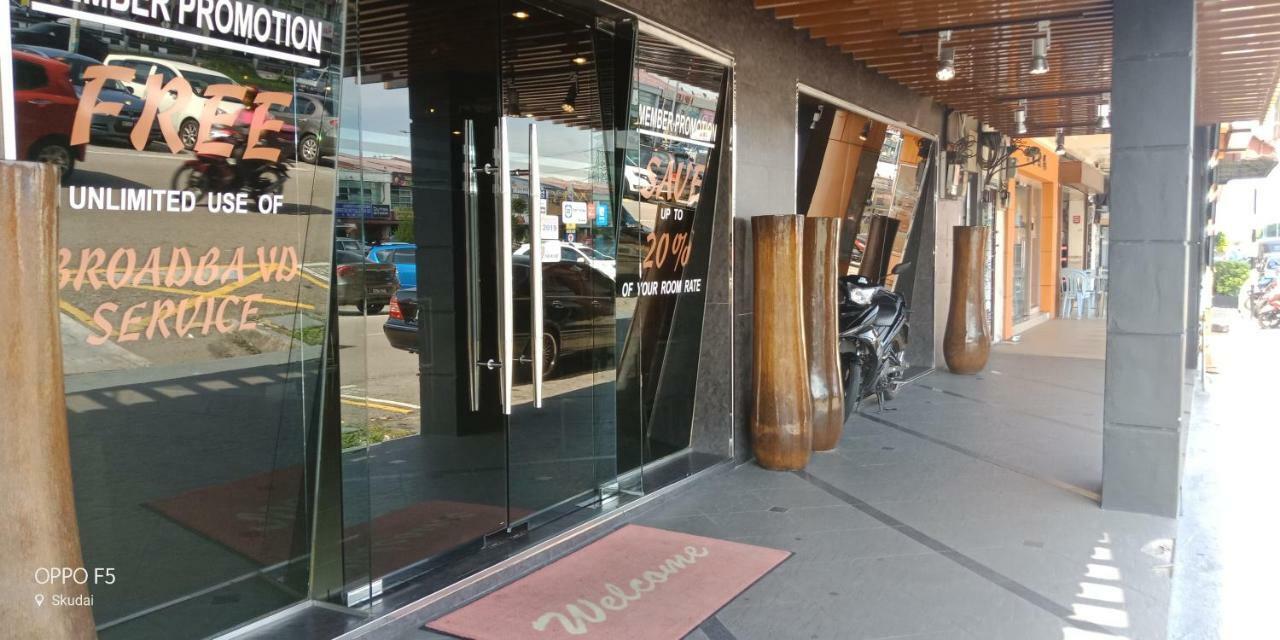 T Hotel Johor Bahru Скудай Екстериор снимка